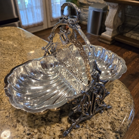 Late Victorian Biscuitier - Picture 1 of 6